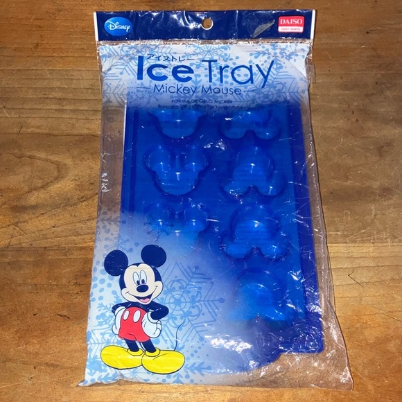 Disney Mickey Mouse ice cube tray - character shapes - Picture 1 of 10